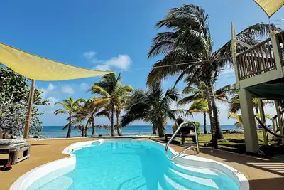 Image de Secluded Sunsets 3400 Sq Ft Villa with 3 Separate Suites on the Ocean with Pool!