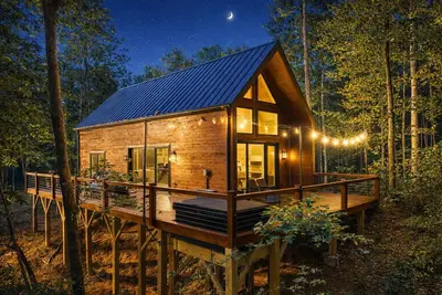 Image de The Cooper Cabin - Luxury Mountain Cabin- Mountain Views - Pickleball - Hot Tub - King Beds < 30 Minutes to Helen