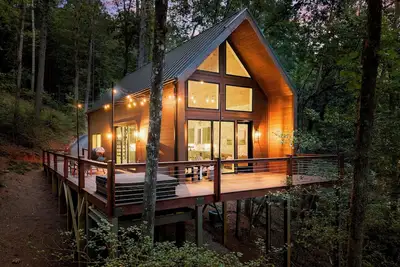 Image de The Springer Cabin - Luxury Mountain Cabin- Mountain Views - Pickleball - Hot Tub - King Beds < 30 Minutes to Helen