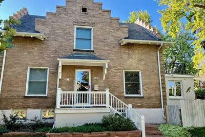 Image de charming 1905 home in a quiet historic walking neighborhood of central Denver
