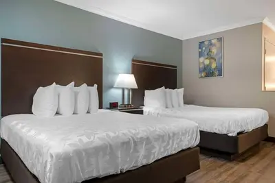 Image de Charming Unit Just 15 Min Stroll to Downtown Disney Fun!