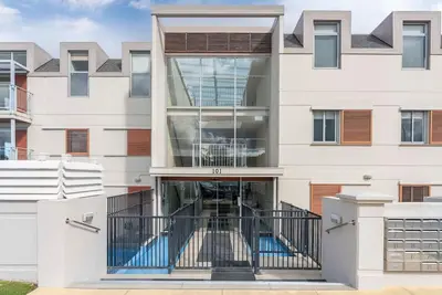 Image de On the Edge of Town Apartment-communal pool, close to lake edge