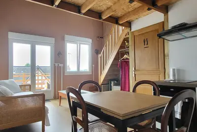 Image de Studio 5 - Duplex 45m2 avec tout le confort. Terrasse 8m2 avec salon de jardin.