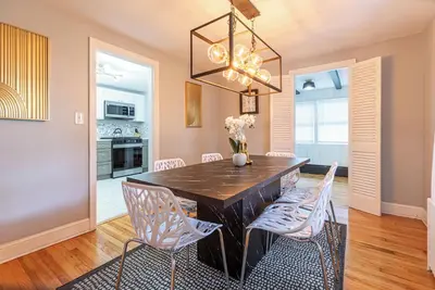 Image de Comfy Nest ~ 3br Sleeps 7 ~ 15 mins to Hartford