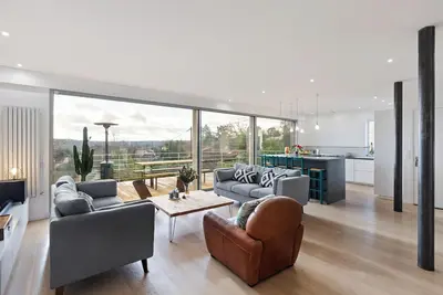Image de Grande villa sur les hauteurs de Garches à 20 min de Paris