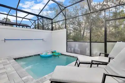 Image de Tr17226 – Stylish 4-Bedroom home with Private Pool & Club Access near Disney