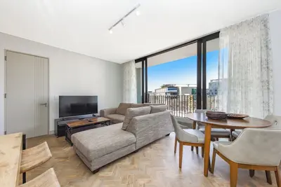 Image de One Rosebank | Designer 2br with Expansive Balcony