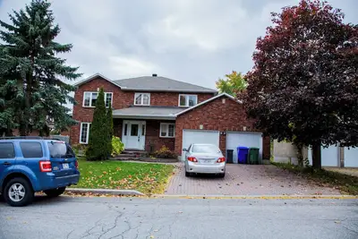 Image de Rare Spacious 4-bedroom Home Prestigious neighborhood near downtown Ottawa