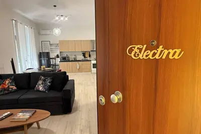 Image de Elegant luxuriously renovated flat in a 1950s townhouse in Αthens. With garden!