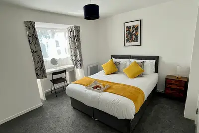 Image de St Andrews Gardens – Modern 2-Bed Flat with Town Views & Parking in Colchester