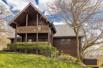 Image de Log Home/Ht Tub/Game Rm/Firepit