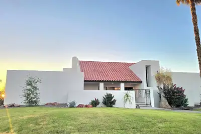 Image de Vista Views! Large Double Master 4 bed/4 bath close to Hospital!