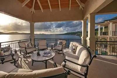 Image de Coral Point Villa ~ Luxury 5-bedroom villa in Coral Bay with Solar