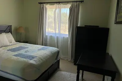 Image de Quaint 4-bedroom house in Goleta Walk to beach, Perfect for visiting professors.