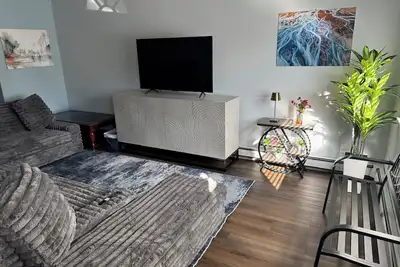 Image de Convenient South Anchorage townhome with Heated Garage, fitness & yard areas.