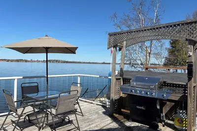 Image de Waterfront Cottage - Fire Pit, Dock, 1Hr from Toronto, Stunning Sunset, Kayak