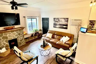 Image de Family friendly 2-bedrm 4 bed guest house with all essentials.