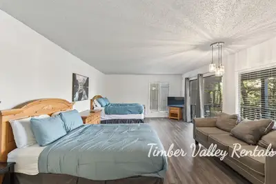 Image de Margaritaville - Private Suite w/ Tv, extra couch!
