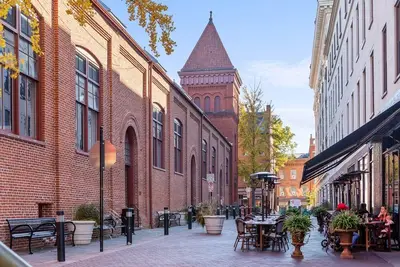 Image de Walk to Everything! Incredible Downtown Location!