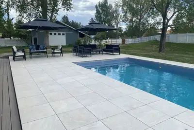 Image de Modern Farm House with a Pool