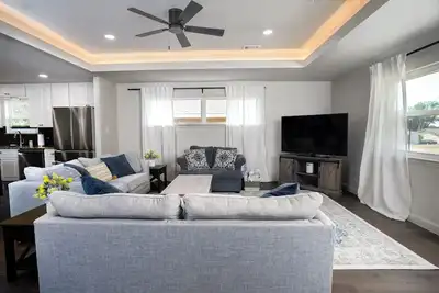 Image de Beautiful Renovated 3br/2b in Frisco, Walking Distance to Rail District and Park