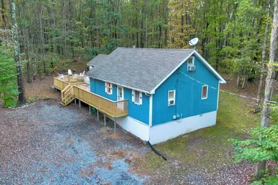 Image de Cabin Close to Raystown Lake•Hot Tub•Fire Pit•Newly Renovated