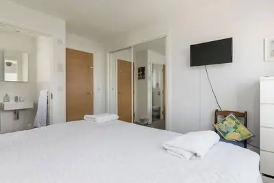 Image de Beautiful clean spacious home Eaglesham Close to Beach, thé town and amenities.