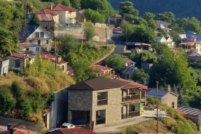 Image de The Black Chestnut, a stone built luxury house in the village of Agios Nikolaos.