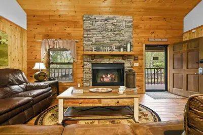 Image de Home Sweet Home – 2br Across street from Soaky Mtn Water park & Near Dollywood
