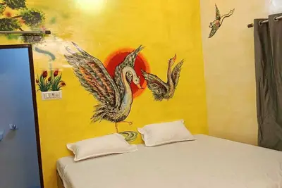Image de 5 minutes from Ghats! Spacious Family-Sized rooms, centrally located in the city