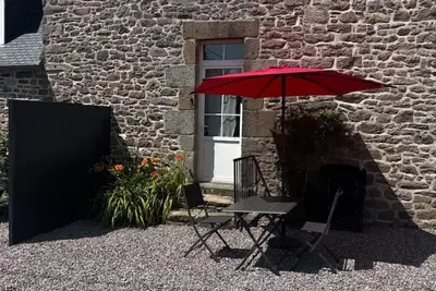 Image de 2 pers. à 2 mins des plages en voiture