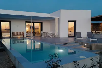 Image de 4-Bedroom Villa in Milos, Seaview and Sunset view, Private Pools
