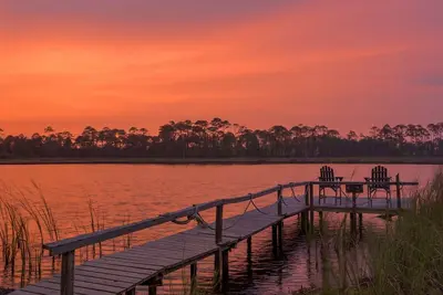 Image de Alligator Point & Paddle. Pond home- Short walk to the beach.