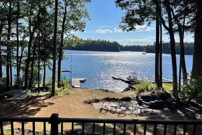 Image de Enchanting waterfront 3-bedroom house with Ac in Casco on Sebago Lake