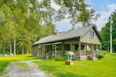 Image de Private Cottage Close to Shopping, Skiing, Swimming, Hiking, Biking and Dining.