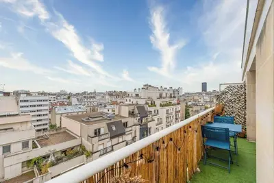Marvelous 2-bedroom apartment in Paris with Eiffel tower view from bed