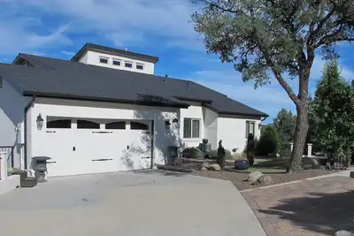 Image de Charming 2-bedroom apartment in delightful Prescott. Views! Close to downtown!