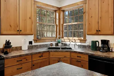 Image de Huge Cabin, Near Whiteface and Lake Placid, Hot Tub, Sauna & Game Room