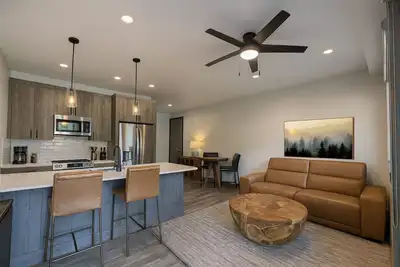 Image de New Cozy 1br Condo w/ Balcony & Purgatory Views