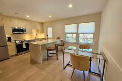 Image de Warm & Welcoming 2 Bedroom Condo
