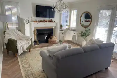 Image de Cozy 1-bedroom spa villa, king bed, pool, Near casino, golf, wine trail & Mystic