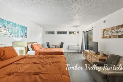 Image de Lakefront Treat - Private Suite, Tv, Dining