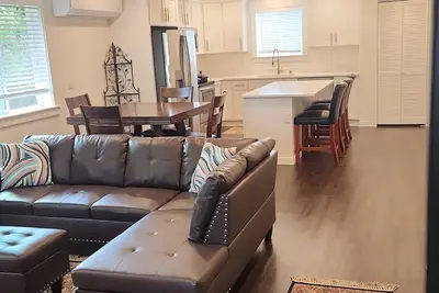 Image de Brand New Peaceful Top Floor 2-bedroom Apartment in Tacoma