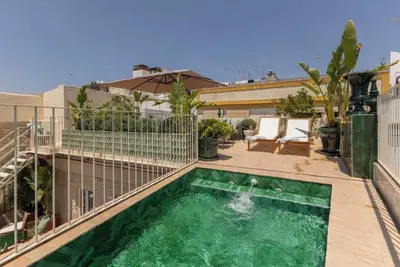 Image de La Casa, spacious 6-bedroom + 6 bathrooms house! With private pool on the top!
