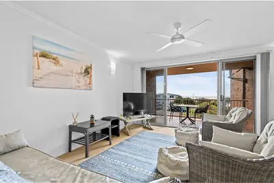Image de Beachfront Coastal 2br Retreat w/ Balcony