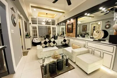 Image de Awesome Condo Beside Eastwood Mall