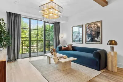 Image de Bleau Vine Suite Minutes away from Mercedes Benz