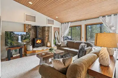 Image de 23 Poplar-Sunriver, Oregon: Hot Tub, Bbq, WiFi, Sharc Aquatics, Tubing Hill, Mt. Bachelor, Golf, Deschutes River, Tennis, Bike Paths