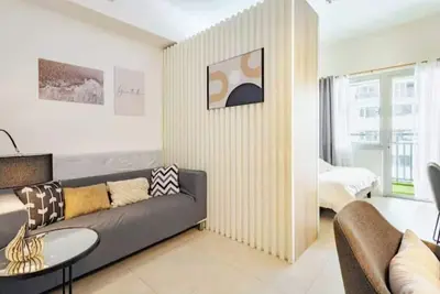 Image de Fancy Suite near Eastwood with Awesome Balcony!