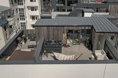 Image de Fantastic Penthouse 2-bedroom Downtown with free Parking and Jacuzzi, Sleeps 4